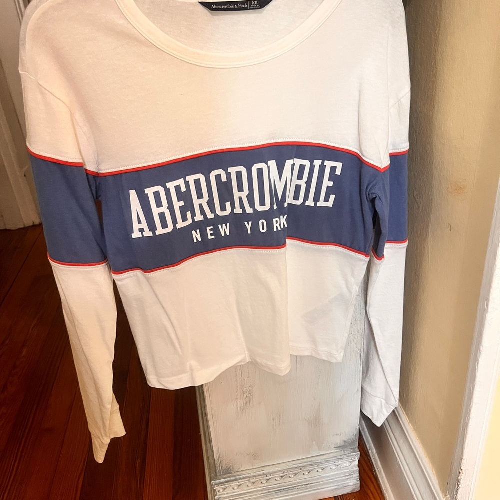 Abercrombie & Fitch Cream and Blue Logo Tee